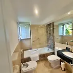 Διαμέρισμα Beachfront 2 Bd & Private Garden *