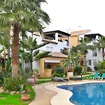 Beachfront 2 Bd & Private Garden Μαρμπέλλα