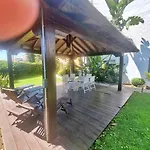 Beachfront 2 Bd & Private Garden Διαμέρισμα