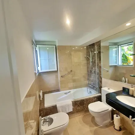 Apartmán Beachfront 2 Bd & Private Garden *