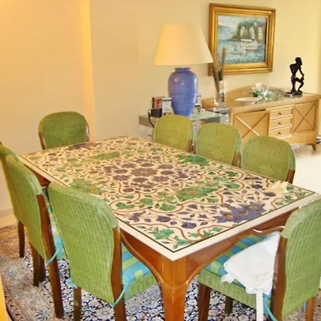 Beachfront 2 Bd & Private Garden * Marbella