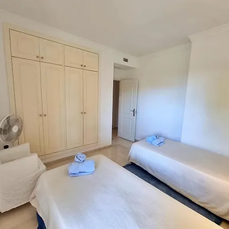 Apartmán Beachfront 2 Bd & Private Garden *