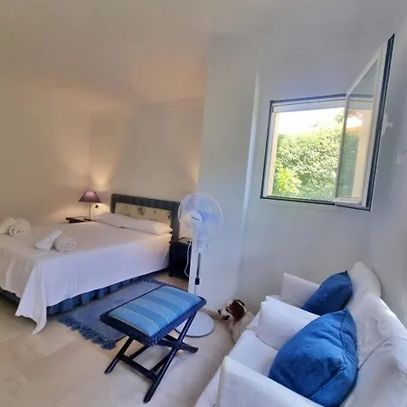 Beachfront 2 Bd & Private Garden Marbella