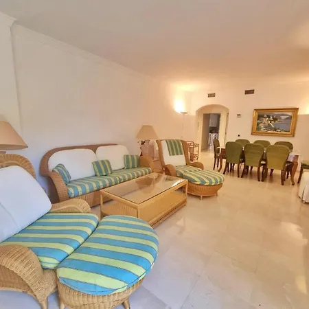 Apartmán Beachfront 2 Bd & Private Garden