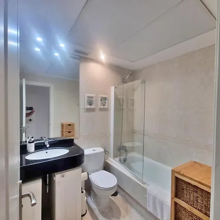 Beachfront 2 Bd & Private Garden * Marbella