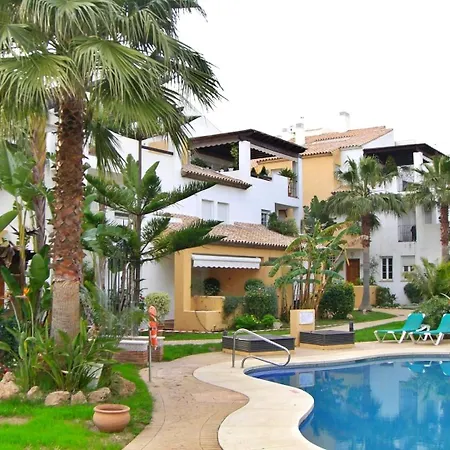 Beachfront 2 Bd & Private Garden Marbella