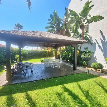 Beachfront 2 Bd & Private Garden *