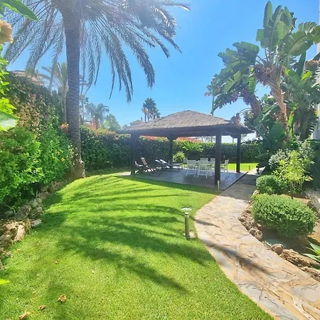 Apartmán Beachfront 2 Bd & Private Garden *