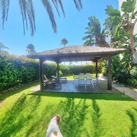 Beachfront 2 Bd & Private Garden