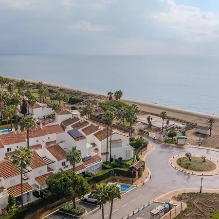 Beachfront 2 Bd & Private Garden *
