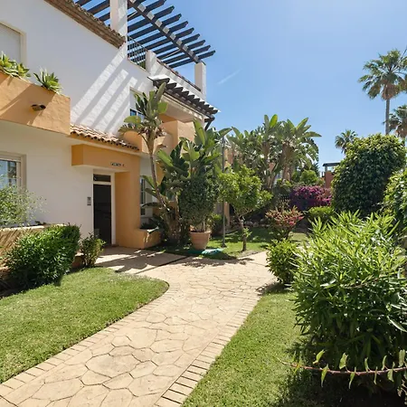 Beachfront 2 Bd & Private Garden Apartment