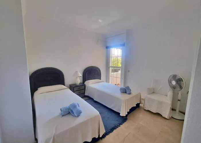 Beachfront 2 Bd & Private Garden Lejlighed Marbella