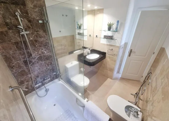 Beachfront 2 Bd & Private Garden Lejlighed Marbella