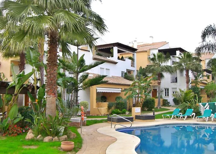 Beachfront 2 Bd & Private Garden Marbella