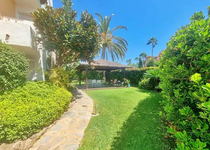 Beachfront 2 Bd & Private Garden Lejlighed *