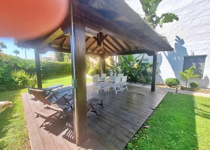 Beachfront 2 Bd & Private Garden Lejlighed